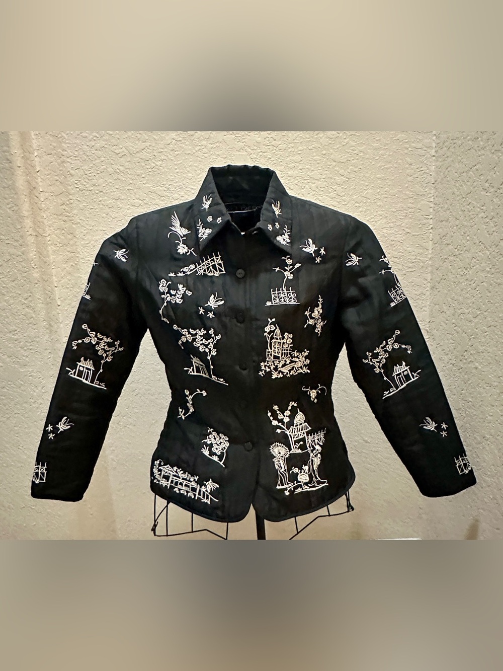 Anne Carson Vintage/Y2K Black Quilted Silk Embroidered Jacket Sz S Chinoiserie